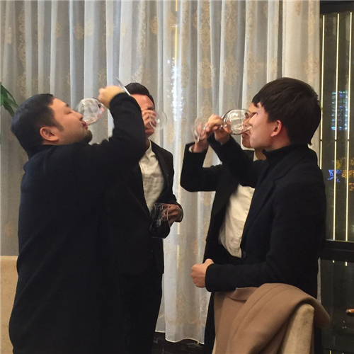 科頤2017年年會團圓飯，把酒飲歡